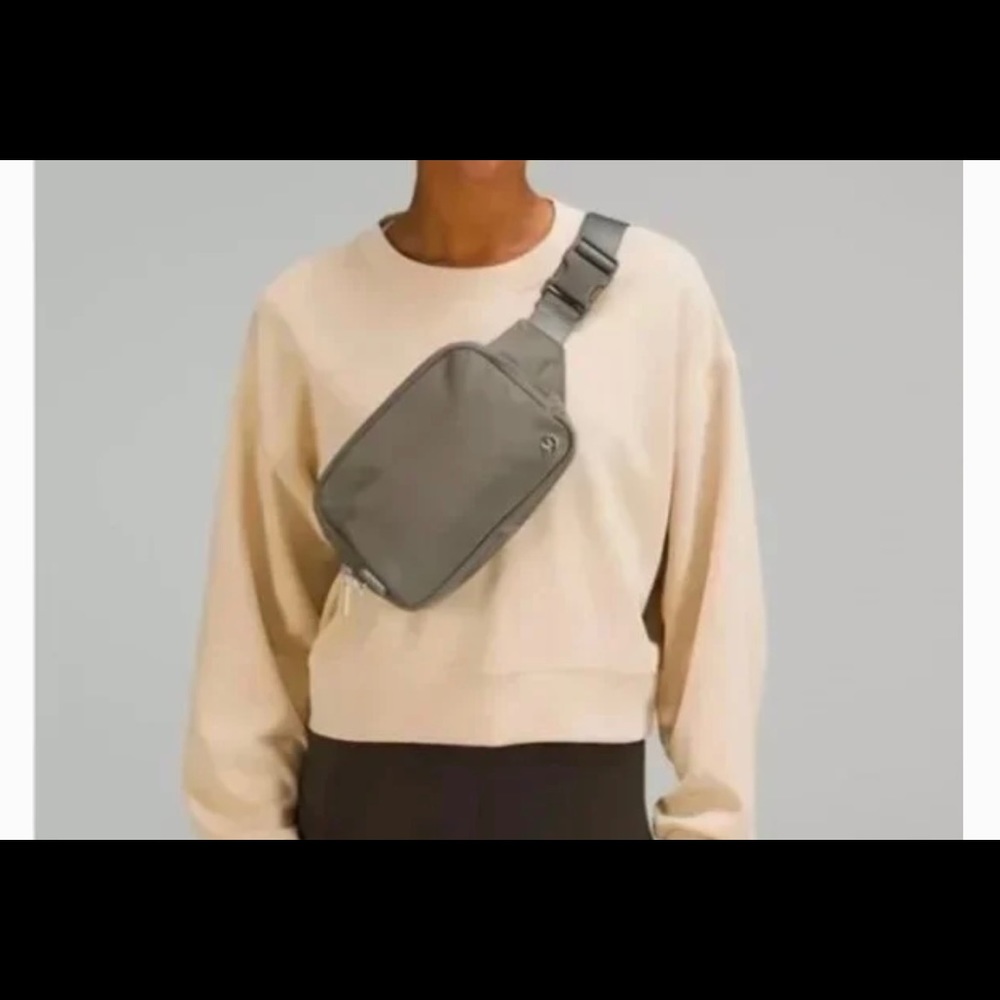 Lululemon LARGE 2L Belt Bag